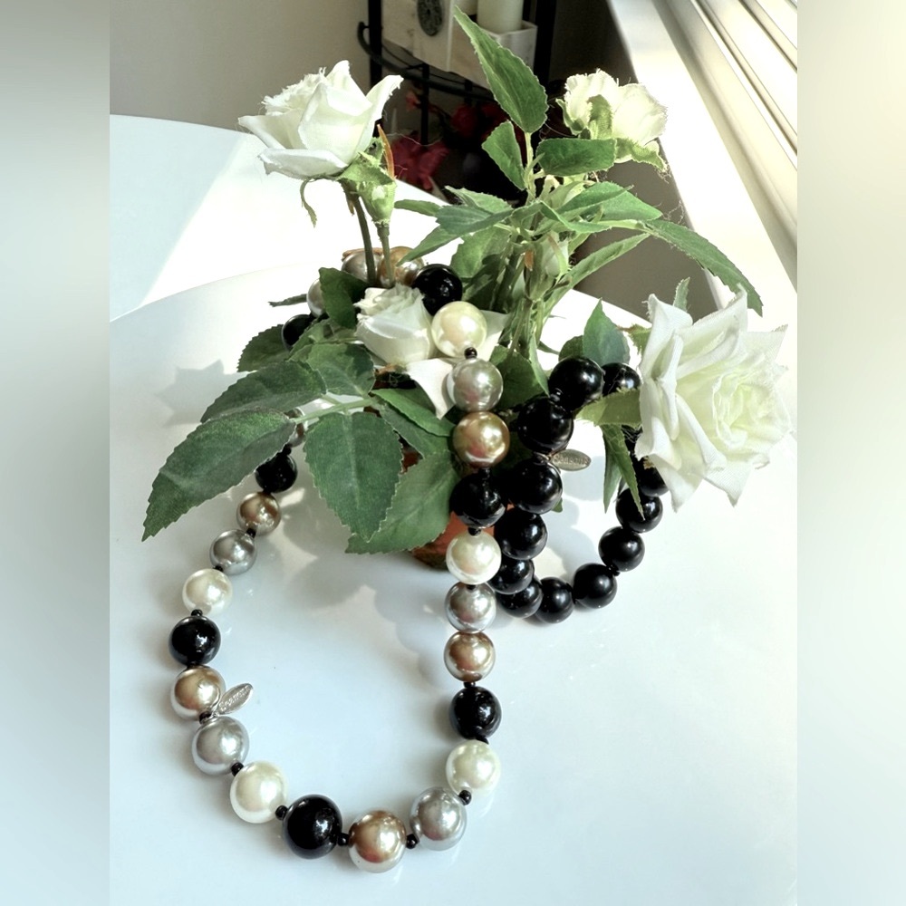Seasons Faux Pearl Strechey Choker Necklace & Bracelet